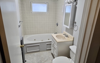 2 beds, 1 bath, 1,000 sqft, $2,600, Unit 2