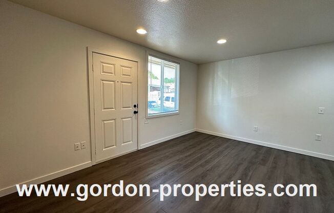 SE Arista Dr - 2 bedroom unit in the heart of Oak Grove