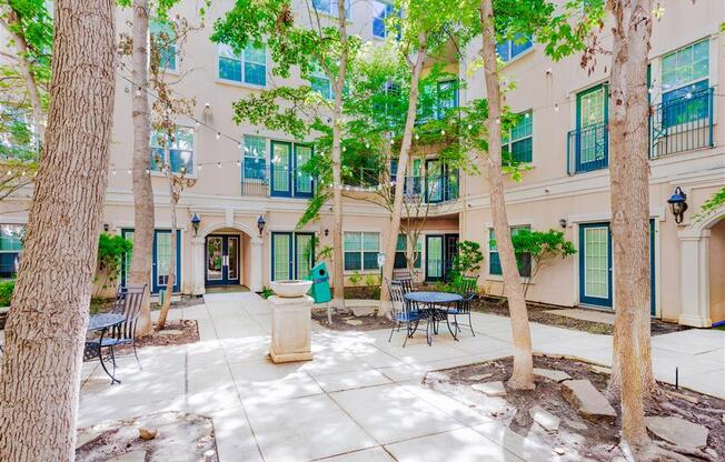 Airy courtyard at The Villas at Katy Trail in Uptown Dallas, TX, For Rent. Now leasing Studio, 1, 2 and 3 bedroom apartments.