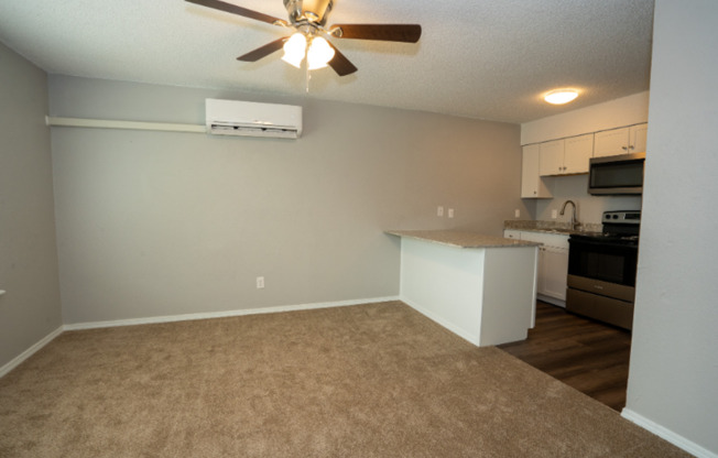 1 bed, 1 bath, 587 sqft, $835, Unit 9