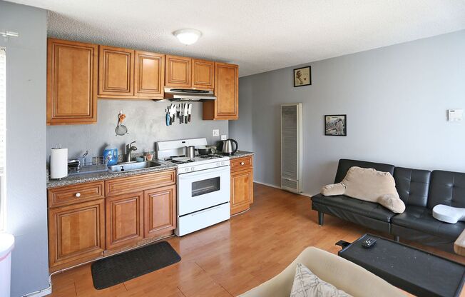 288 8th Ave