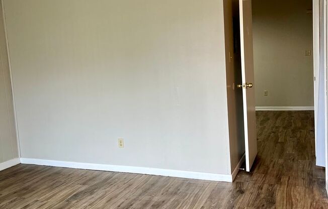 1 bed, 1 bath, 370 sqft, $875, Unit 31