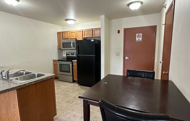 1 bed, 1 bath, 750 sqft, $800, Unit 105