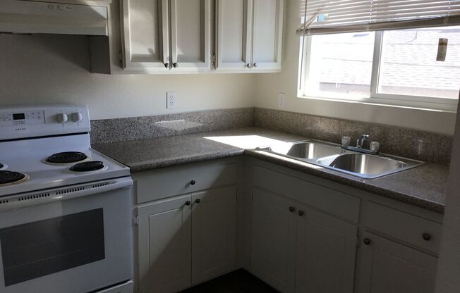 2 beds, 2 baths, $1,350, Unit 202