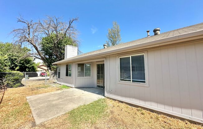 3 beds, 2 baths, $1,400