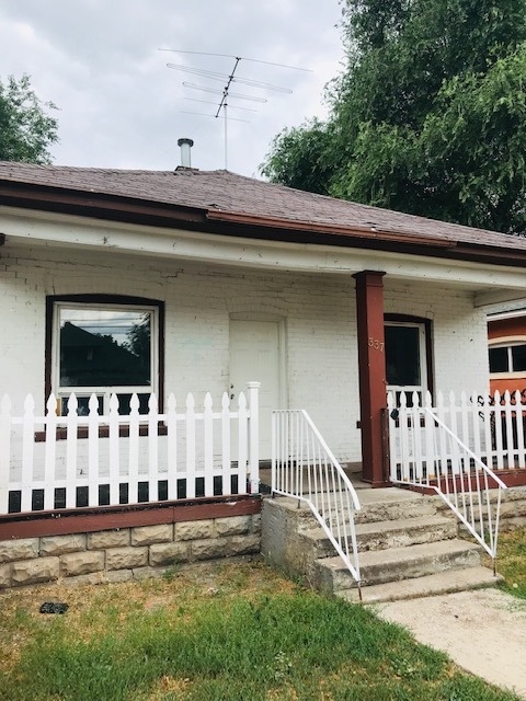 3 beds, 1 bath, $1,200