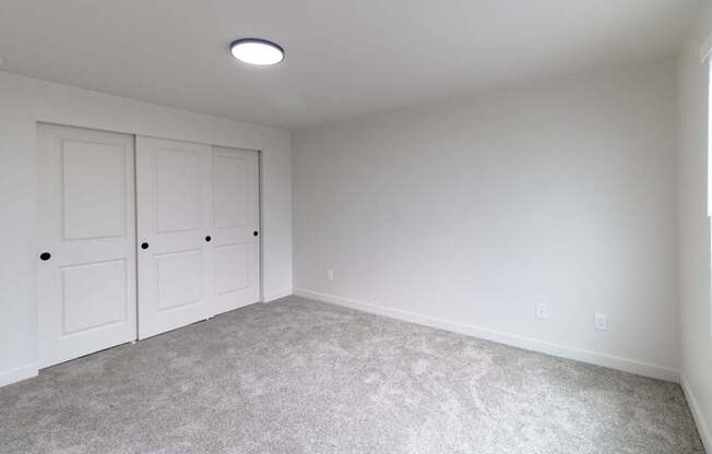 Spacious 2-bedroom apartment with carpeted room in Redmond, WA