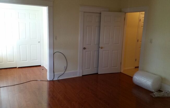 2 beds, 1 bath, $1,500, Unit #B