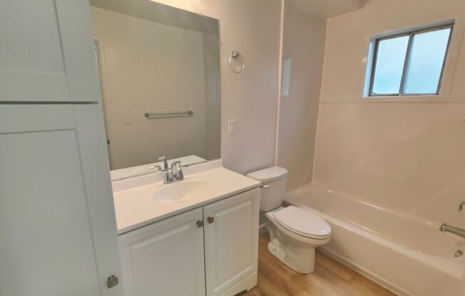 1 bed, 1 bath, 850 sqft, $1,150, Unit 266 E 100 N