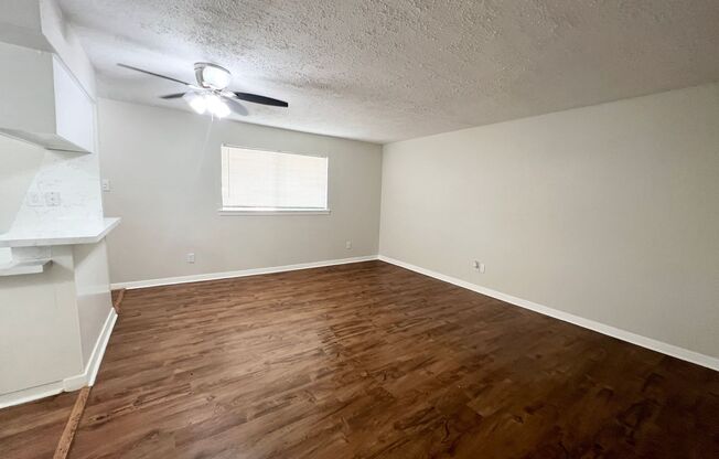 2 beds, 1 bath, $725, Unit KAY0117