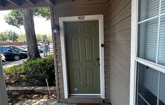 Beautiful 2/2 Condo Located in Hunters Reserve.