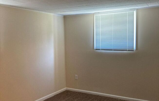 2 beds, 1 bath, $1,750, Unit C02