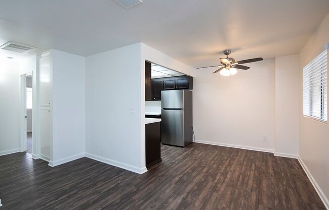 2 beds, 1 bath, 887 sqft, $2,595, Unit 56