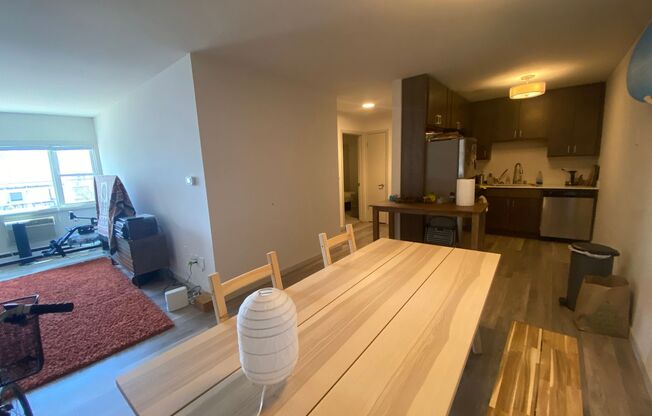 2 beds, 1 bath, $1,395, Unit 321