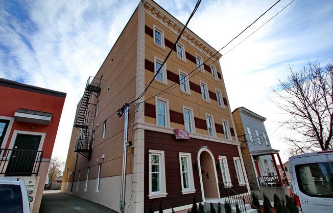 6318 Jackson St, LLC