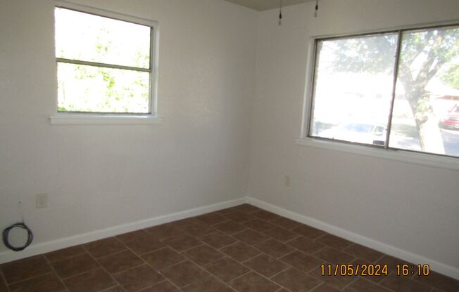 3 beds, 1 bath, $850