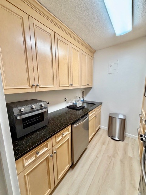 2 beds, 1 bath, 875 sqft, $3,500, Unit 20H