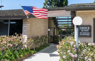 2561 MADERA CIR