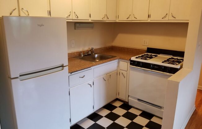 1579 Farwell