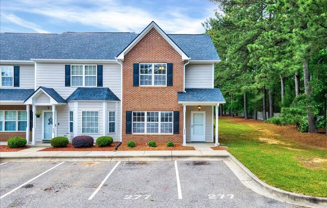 Updated 2 Bedroom Townhouse in Clayton