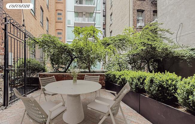 344 W 17 ST