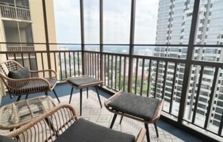 300 W Peachtree St
