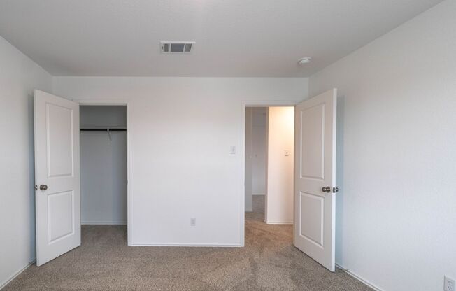 4 beds, 2.5 baths, $1,700