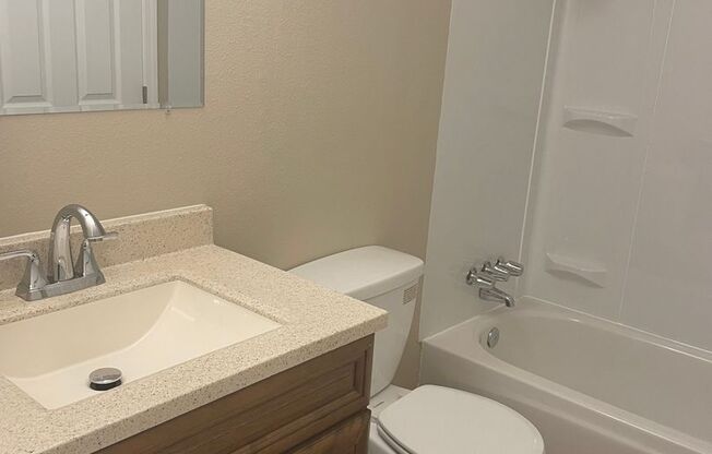 2 beds, 1 bath, 945 sqft, $1,500, Unit 090