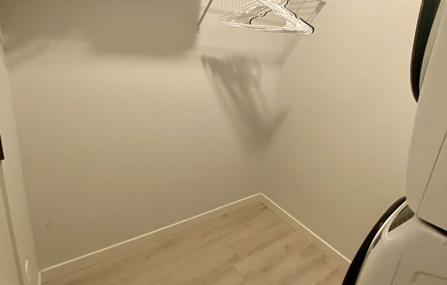 Studio, 1 bath, 365 sqft, $1,015, Unit 221