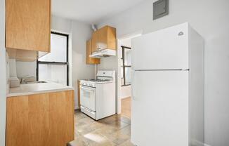 3 beds, 1 bath, $4,500, Unit 7