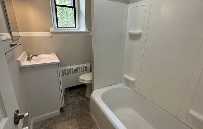 2 beds, 1 bath, 1,035 sqft, $1,595, Unit Unit 17-B