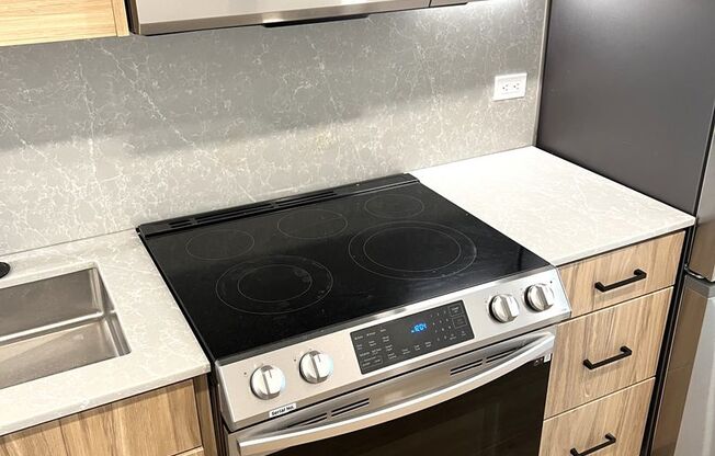 Studio, 1 bath, 406 sqft, $2,095, Unit 213