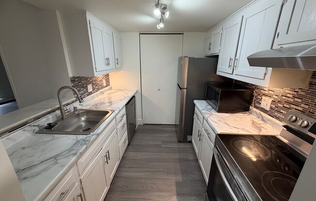 2 beds, 2 baths, 1,050 sqft, $1,670, Unit 2050N
