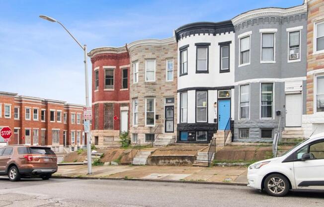 1942 W LEXINGTON ST