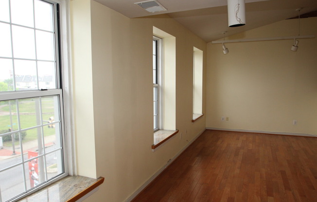 Studio, 1 bath, $1,550, Unit Unit #301