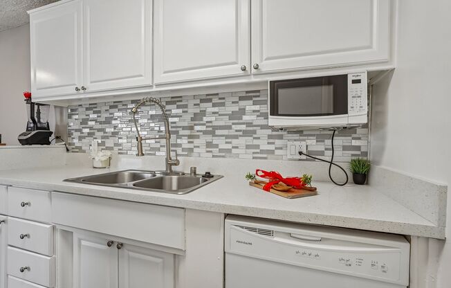 1 bed, 1 bath, 775 sqft, $2,545, Unit 41