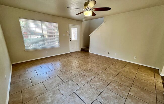 *Charming 3 bedroom, 2.5 bath near Lackland AFB & Seaworld San Antonio!*