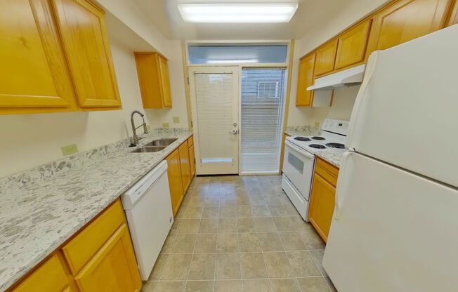 2 beds, 1 bath, $1,600, Unit 2