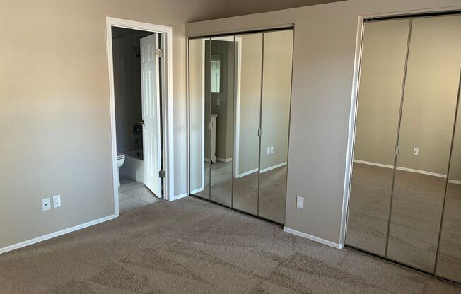 2 beds, 1 bath, $1,495, Unit #1043