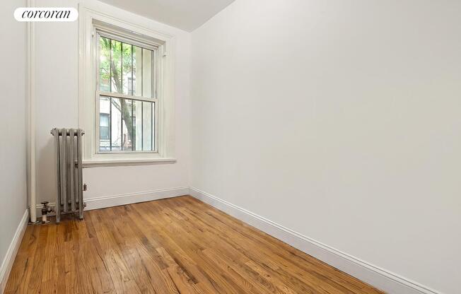 823 UN ST