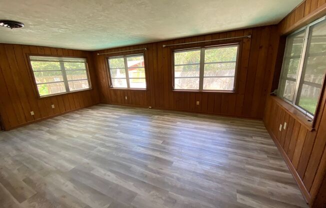 4/3.5 with Pool Home Located in NW Central Gainesville!