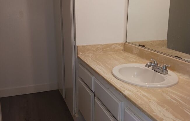 7107 Kester Ave Apmts - Van Nuys