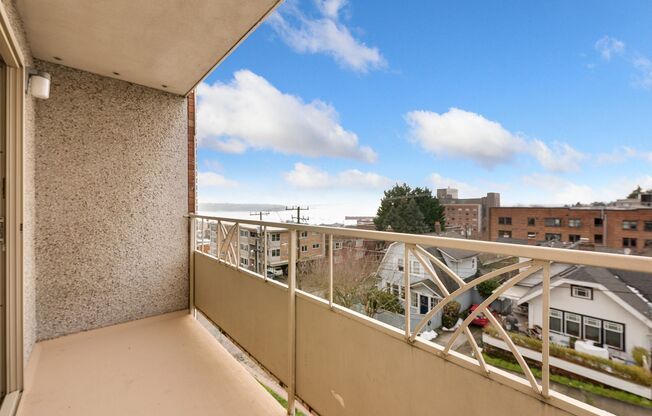 2 beds, 1 bath, 700 sqft, $1,795, Unit 504