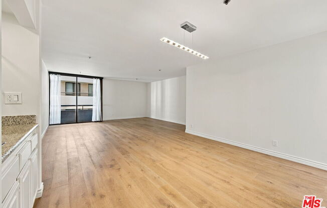 1 bed, 1.5 baths, 1,139 sqft, $3,600, Unit 407