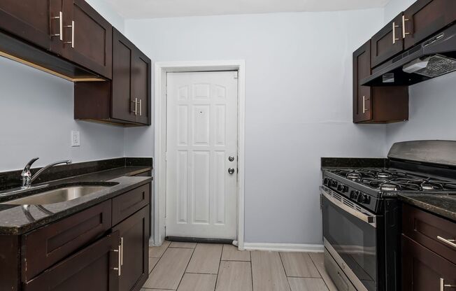 2 beds, 1 bath, 1,000 sqft, $1,495, Unit 6100-1E