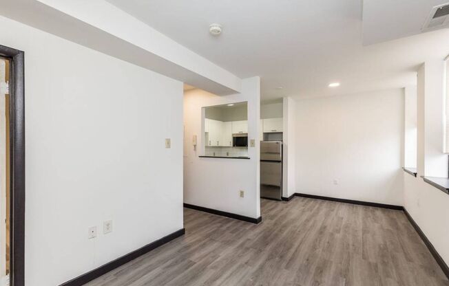 1 bed, 1 bath, 450 sqft, $1,200, Unit 504