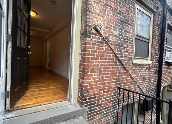 2 beds, 1 bath, $3,950, Unit 1R