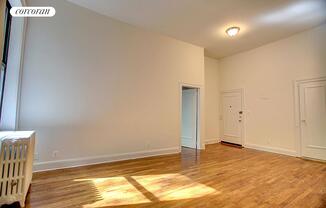 2 beds, 1 bath, $4,000, Unit 7