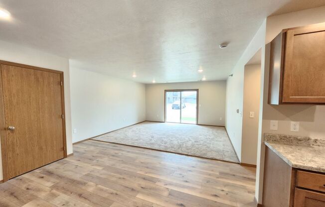 2 beds, 1 bath, 1,006 sqft, $1,290, Unit 3520 108