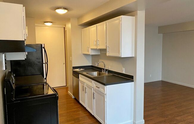 2 beds, 1 bath, 856 sqft, $1,850, Unit 105